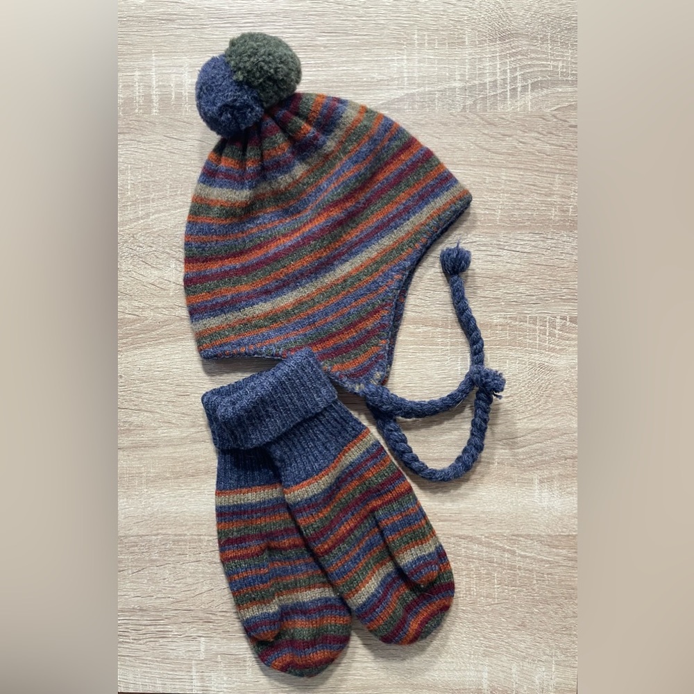Twik by Simons/As New Knitted Hat Mittens Set